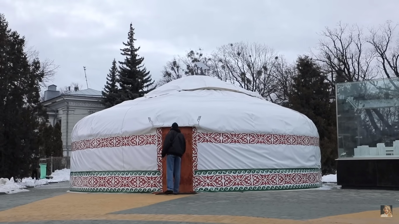 &quot;Выдержала удар&quot;: Леся Никитюк побывала в необычной юрте несокрушимости